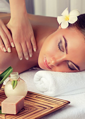 back massage at Chelifton Karachi